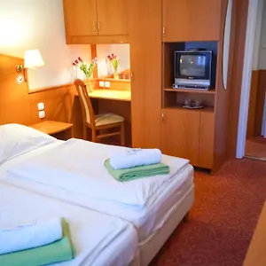 https://korona-pension.inbudapesthotels.com